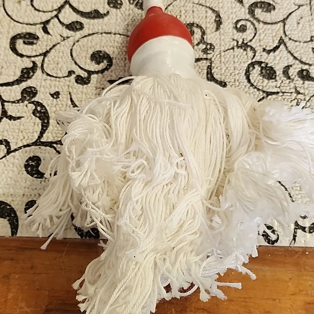 Santa Claus Yarn Ornament